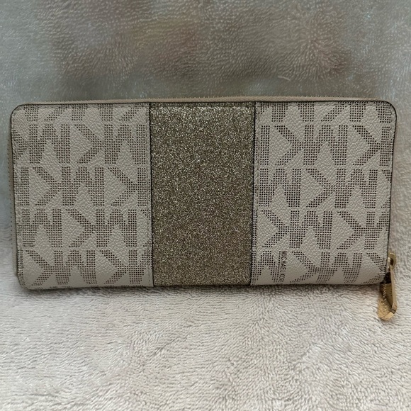 Michael Kors Vanilla Monogram Gold Glitter Center Stripe Large Wallet EUC - Picture 2 of 9